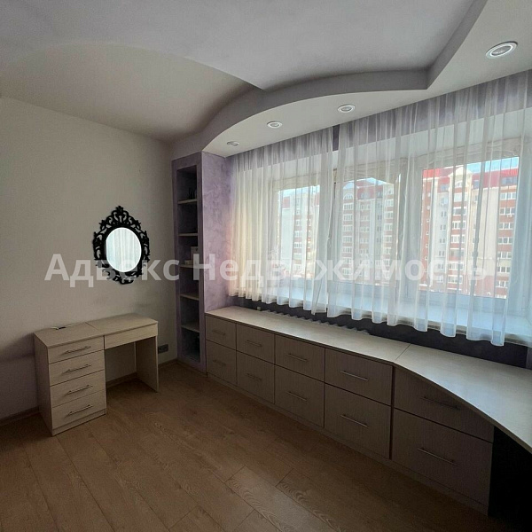 Квартира 3-комн., 121 м²