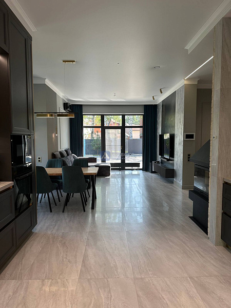 Коттедж 196 м²