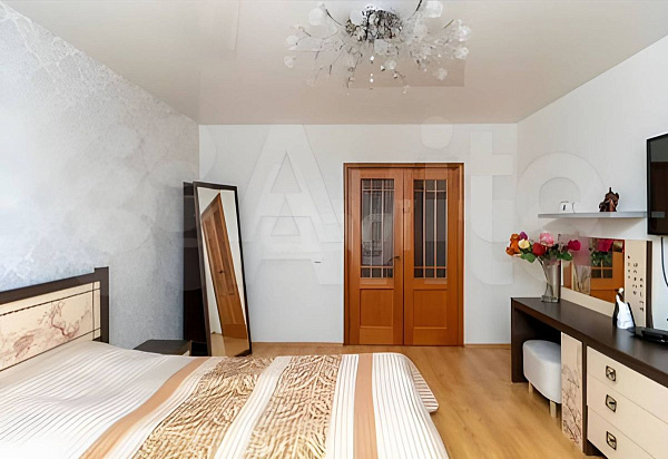 Квартира 3-комн., 725 м²