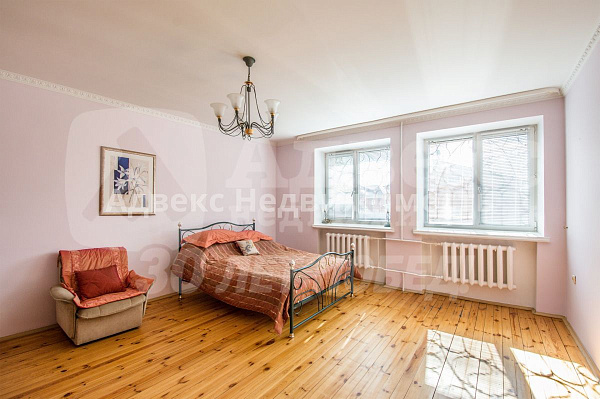 Дом, 651.8 кв.м.