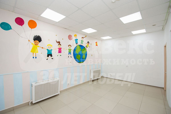 Хорошее месторасположение объекта в Южном мик-не города. . Отдельный вход с улицы  и выход во двор  . Планировка охватывает большой выбор коммерческой деятельности.  Помещение состоит из 4х основных помещений 66, 36,40,17м2  Просторный зал, большой игрово