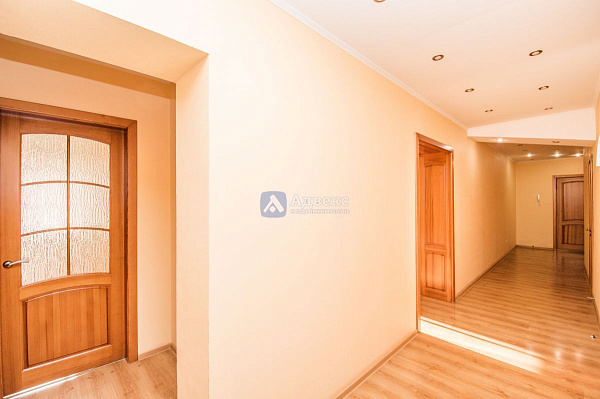 Квартира 3-комн., 107.7 м²