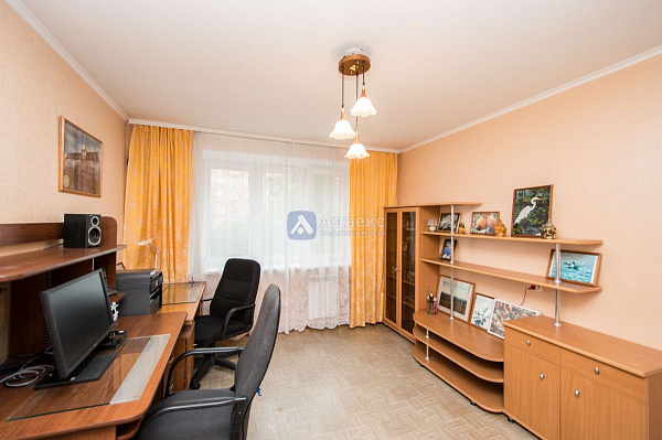Квартира 3-комн., 93 м²