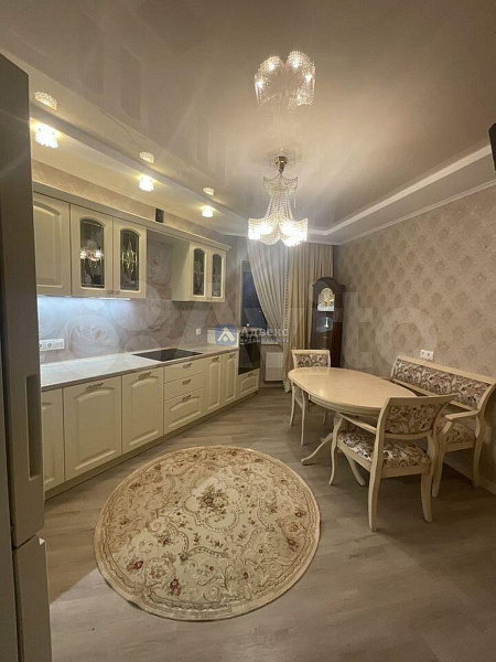 Квартира 2-комн., 76 м²