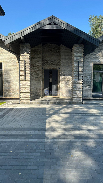 Коттедж 196 м²