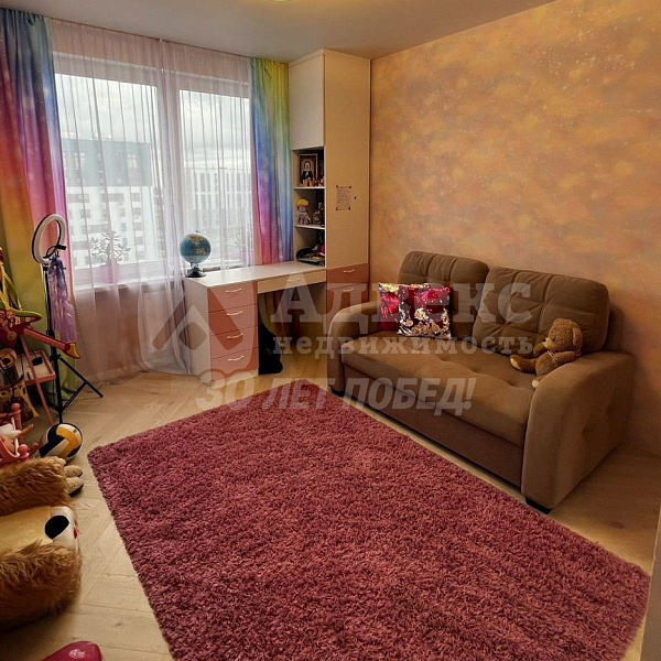 Квартира 3-комн., 146.3 м²
