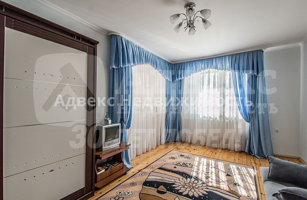 Дом, 651.8 кв.м.