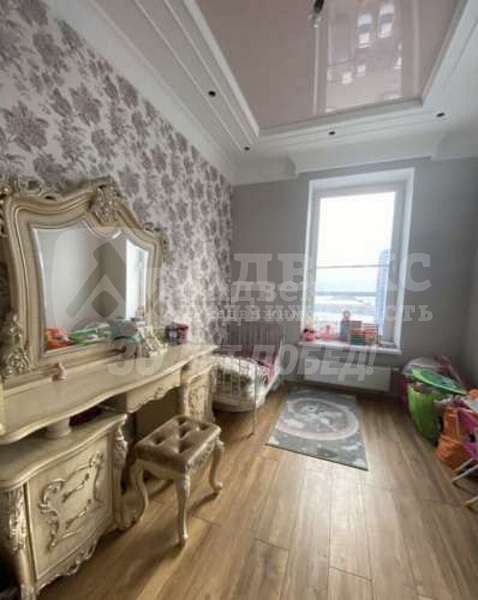 Квартира 3-комн., 93.7 м²