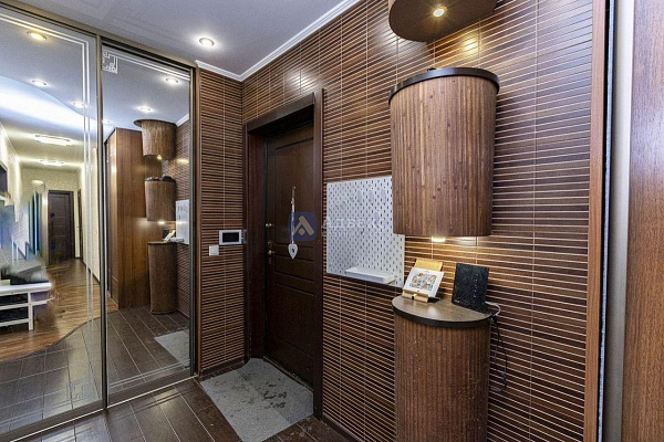 Квартира 3-комн., 103 м²