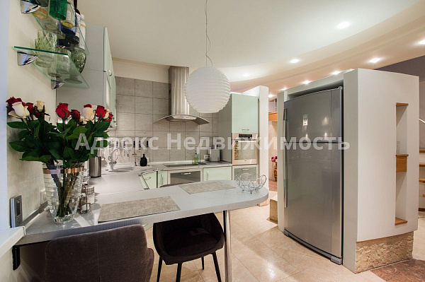Квартира 4-комн., 185.3 м²