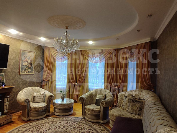 Коттедж 240 м²