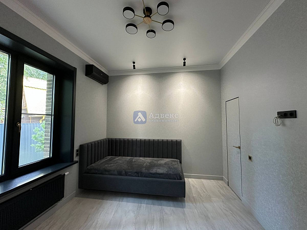 Коттедж 196 м²