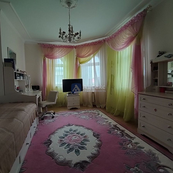 Коттедж 240 м²