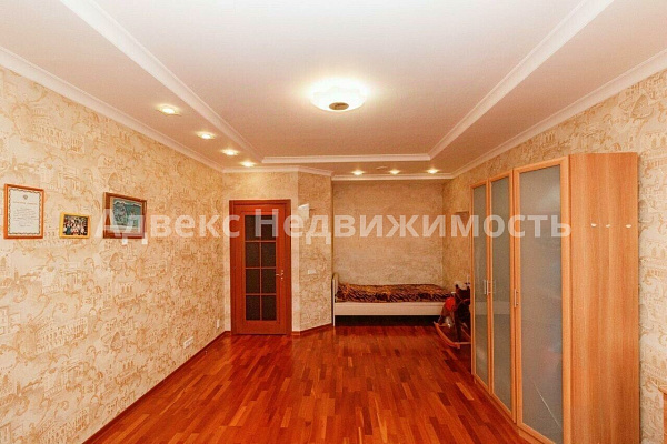 Квартира много-комн., 282 м²