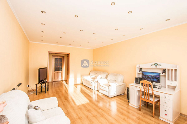Квартира 3-комн., 107.7 м²