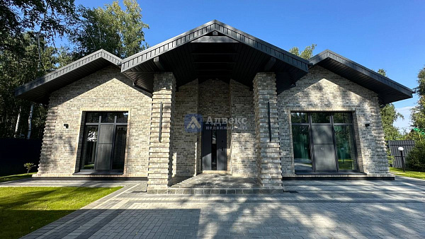 Коттедж 196 м²