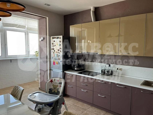 Квартира 3-комн., 122 м²
