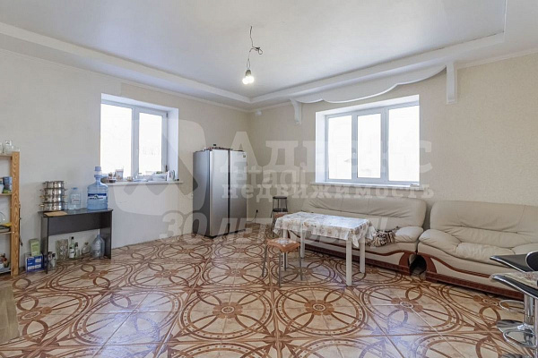Коттедж 380 м²
