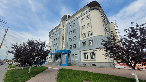 Сдается офис в бизнес-центра Флагман по улице Харьковской, в районе Очаково.
Современное, ухоженное здание с деловой атмосферой. Лифт. Столовая.
Имеются складские помещения на территории.
Подходит под офис, услуги, представительство.
В здании и в офисе сд