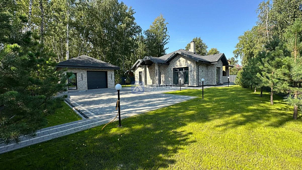 Коттедж 196 м²