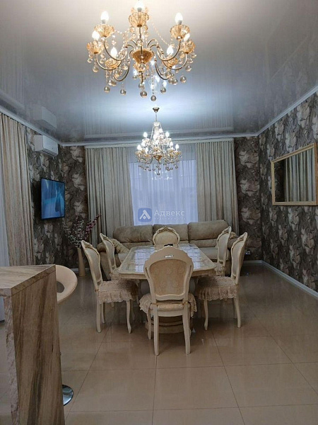 Коттедж 200 м²