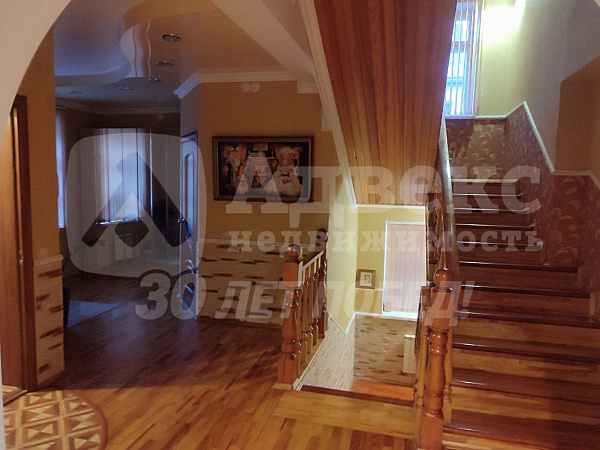 Коттедж 240 м²