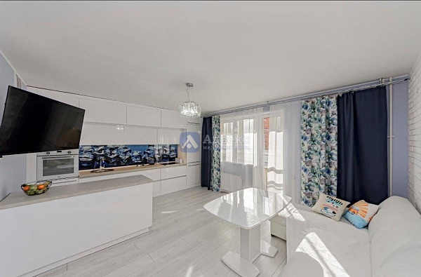 Квартира 3-комн., 90.9 м² Квартира 3-комн., 90.9 м²