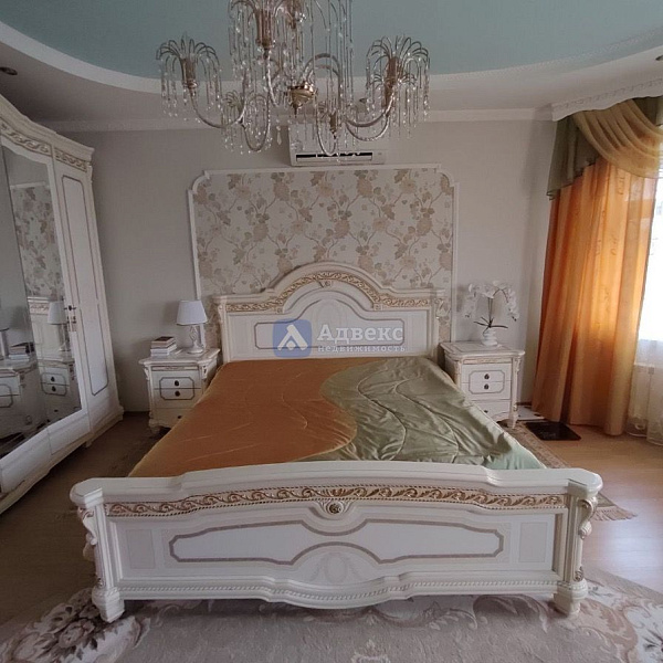 Коттедж 240 м²