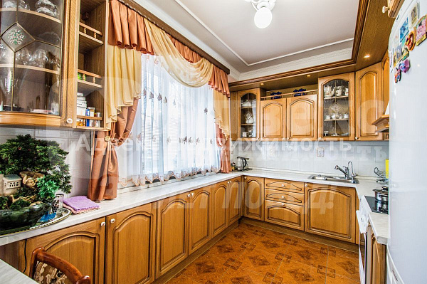 Дом, 651.8 кв.м.