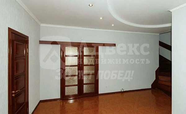 Квартира 5-комн., 200 м²