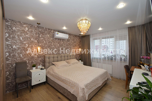 Квартира 3-комн., 93 м²