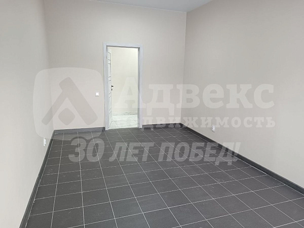 Аренда  помещения  19 квадратных метров.   Помещение расположено на 5-м этаже. На этаже имеются современные места общего пользования, включая санитарные узлы и зону ожидания с кофемашиной.  Вход в помещение осуществляется круглосуточно. Большое  количеств