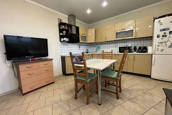 2-к квартира, 76 кв.м.