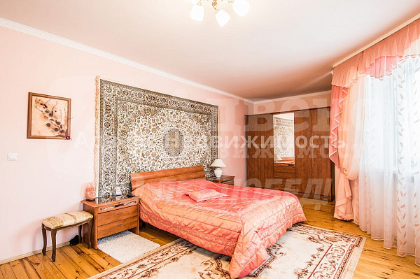 Дом, 651.8 кв.м.