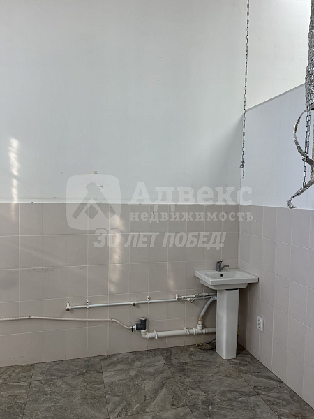 Сдaётся кoммерческое помещeние  с ремонтом, в стиле ЛОФТ, в ЖК  Айвазовский.
Без комиссии для арендатора! Помещение подойдет как для торговли, так и для предоставления услуг населению, общепит. 

Характеристики помещения:
Площадь: 134,40 м²
Мощность: 75 к