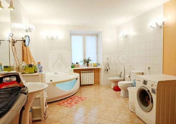 Квартира 3-комн., 132.8 м²