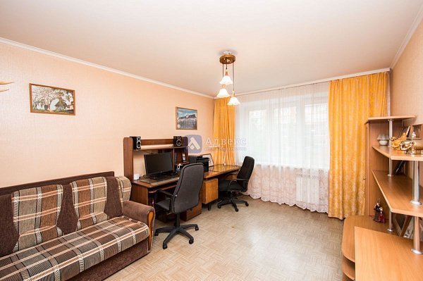 Квартира 3-комн., 93 м²