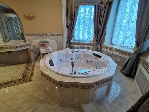Квартира 4-комн., 233 м²
