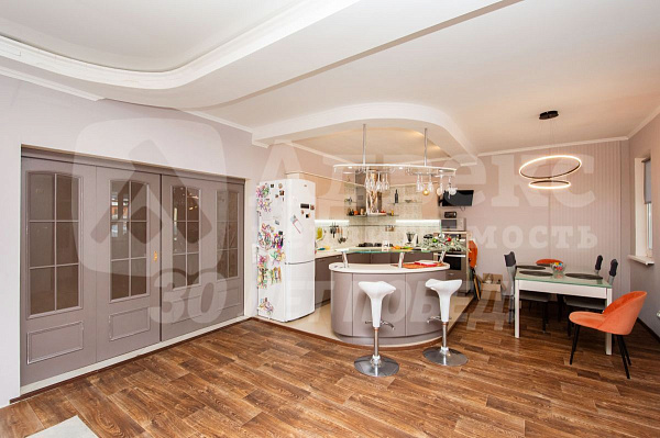 Коттедж 230 м²