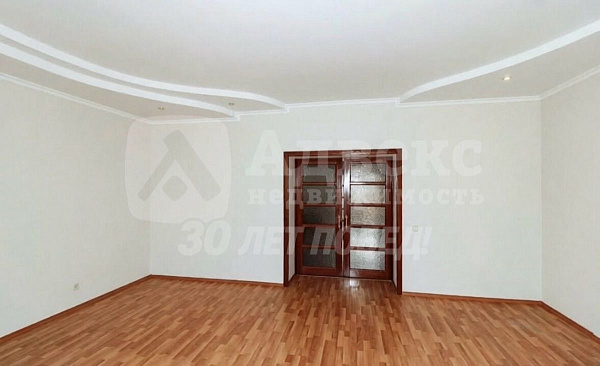 Квартира 5-комн., 200 м²