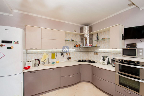 Дом, 230 кв.м.