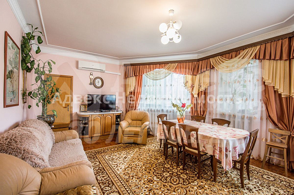 Дом, 651.8 кв.м.