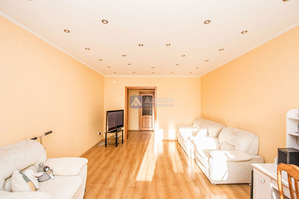 Квартира 3-комн., 107.7 м²