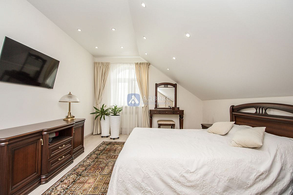 Коттедж 410 м²