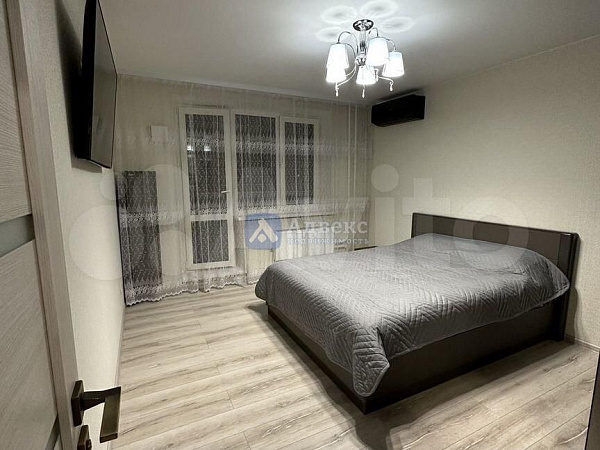Квартира 3-комн., 90 м² Квартира 3-комн., 90 м²