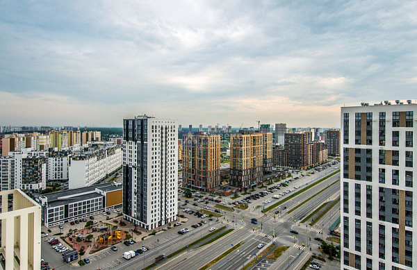 Прекрасный офис на 1 этаже 9-этажного дома ждет своих арендаторов! Общая площадь составляет 92.00 кв.м., что делает этот офис идеальным для различных видов бизнеса. В настоящее время в нем выполнен свежий современный ремонт, который создает уютную и функц