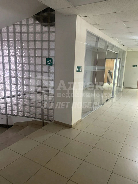 Идеальное помещение для вашего бизнеса! 

Предлагаем в аренду офисные помещения площадью 180 кв.м. на 2 этаже здания. В вашем распоряжении будет 7 комнат, которые предназначены для офисных рабочих мест, переговорных, и других функциональных зон. 

Мы пред