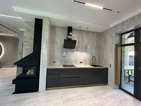 Коттедж 196 м²