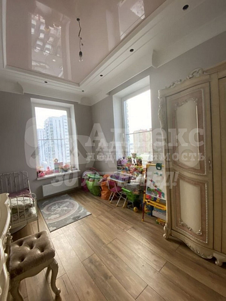 Квартира 3-комн., 93.7 м²