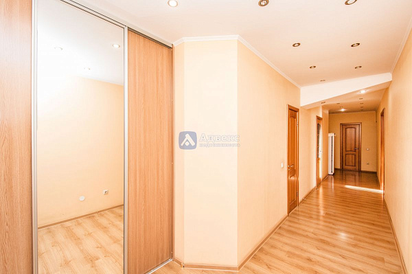 Квартира 3-комн., 107.7 м²